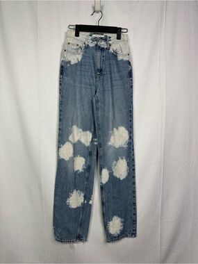 596. PacSun 90’s Boyfriend Denim Jeans in Light Blue with White Bleach Spots S23